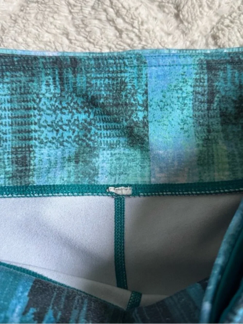 ALO Yoga | Blue and Black Tie Dye Ribbed Low Rise Goddess Leggings | Size Small